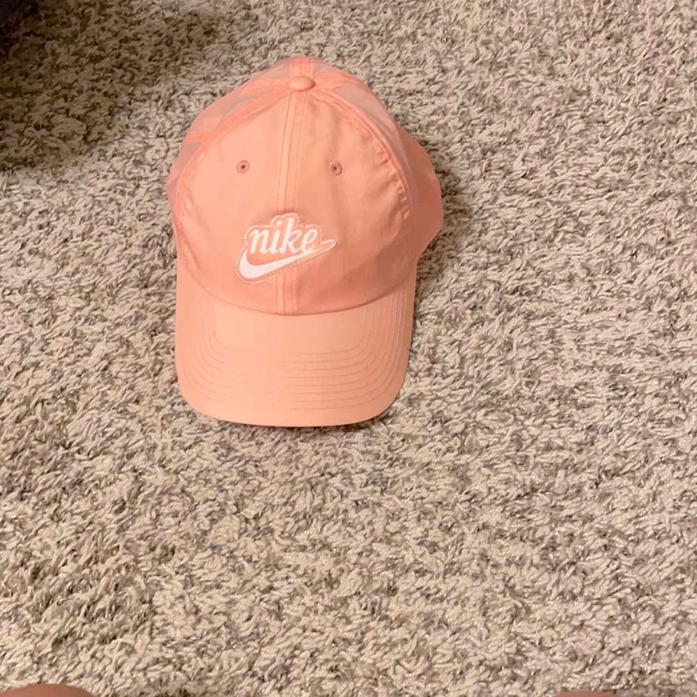 Nike women’s hat peach color- never worn